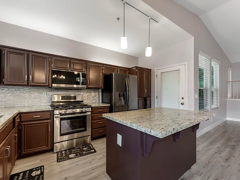 1007 Esparanza Way — Photo 10