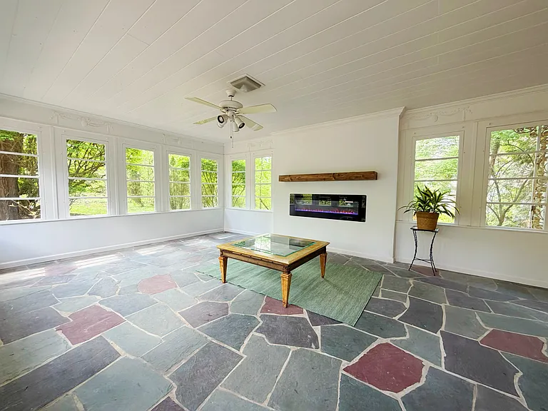 305 Hampshire Rd — Photo 42
