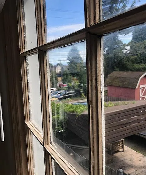 Kitchen window-