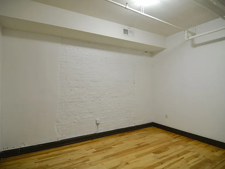 Bloc 12 Apartments — Photo 25