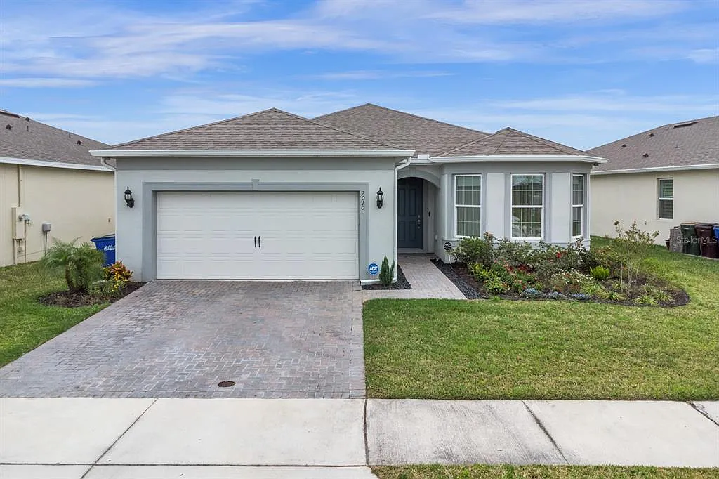 3 bed, 3.0 bath, 2175 sqft, $2,950 — Photo 1