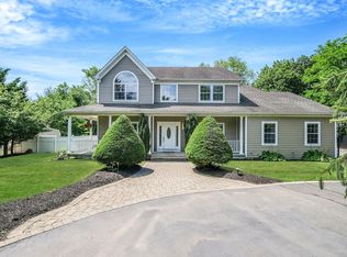 6 Muellers Ln, Yaphank, NY 11980