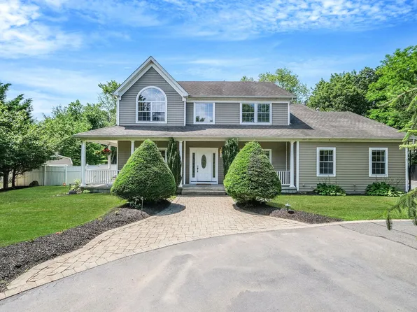 6 Muellers Lane, Yaphank, NY 11980
