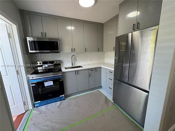 4th image of 51 Montilla Ave #0