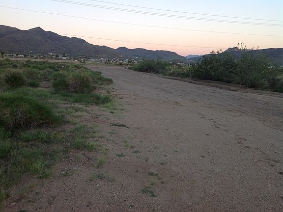 3rd image of 3981 W Earl Dr
