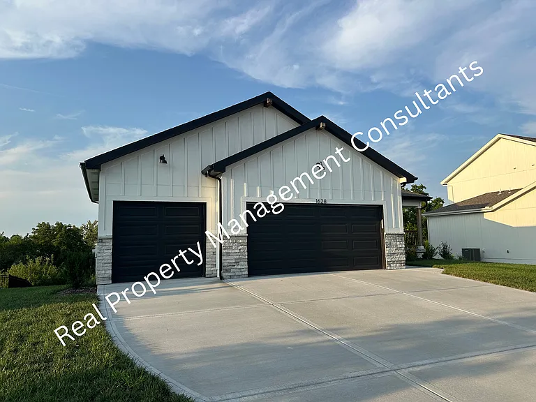1628 SW Buckthorn St — Photo 25
