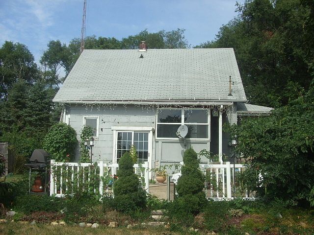 1st image of 209 5th St