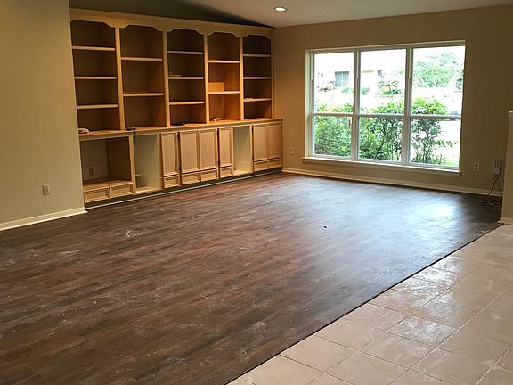 4th image of 2703 Meadow Ln