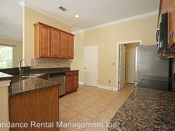 4th image of 1563 Venice Ave