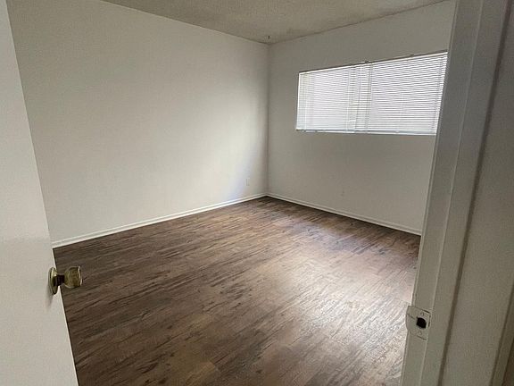 3rd image of 1603 Granville Ave #8