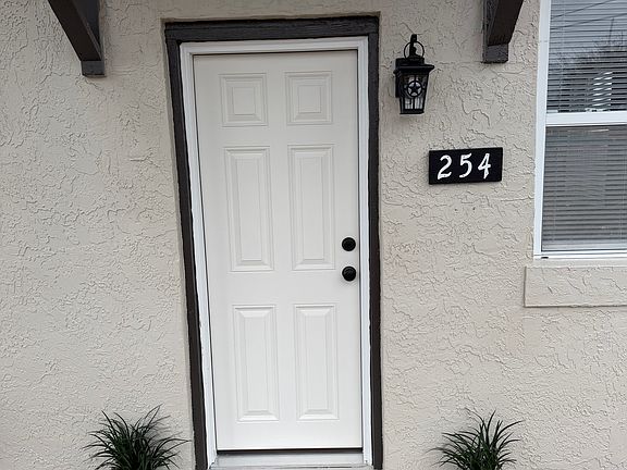 3rd image of 254 E Oakdale Ave
