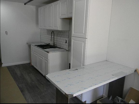 5th image of 1027 E 215th St
