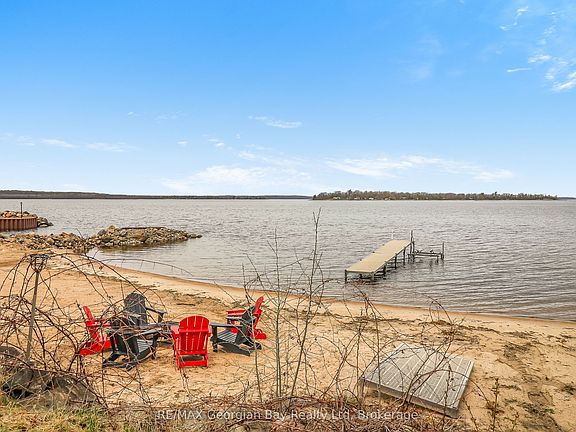 2nd image of 12 Robins Point Rd