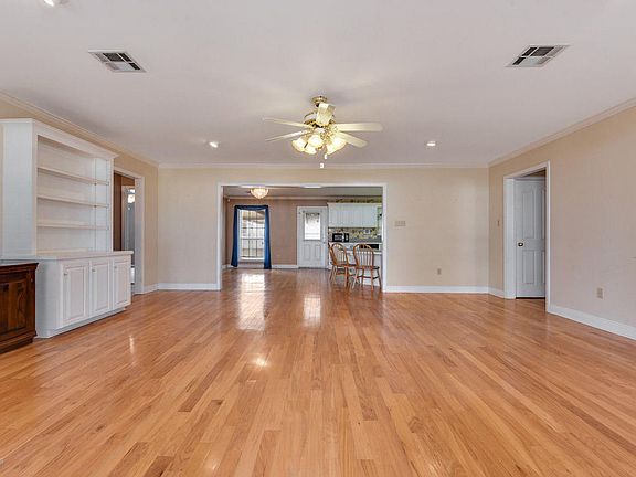 4th image of 272 Meghan Dr