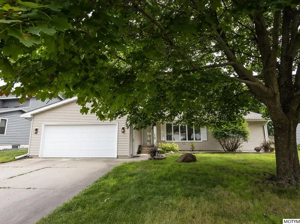 10 Lexington Sq, Mason City, IA 50401
