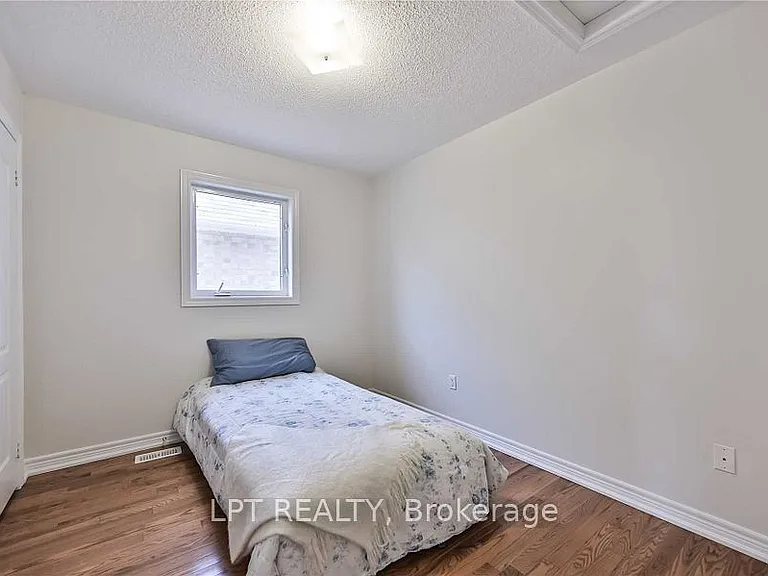 46 Ozner Cres — Photo 3