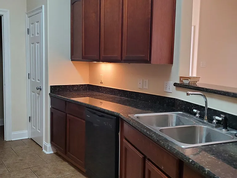 577 Panther Dr — Photo 4