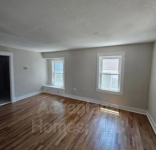 4619 Bell St — Photo 5