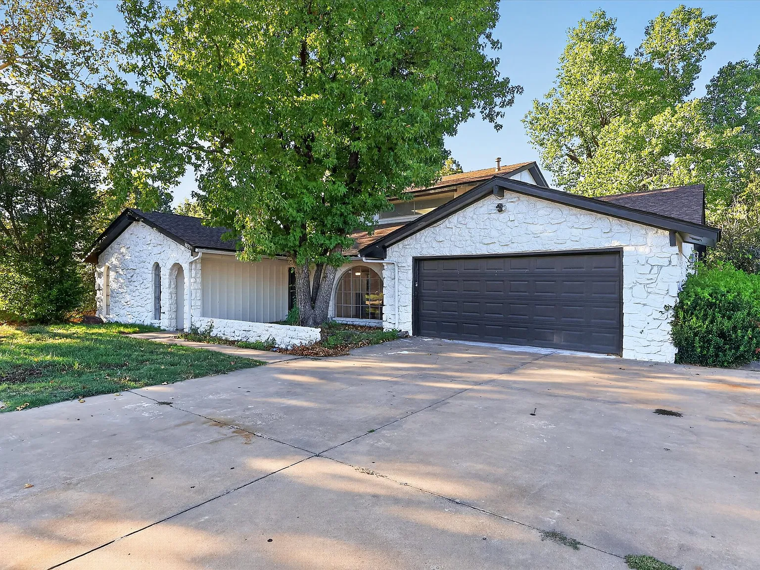 4 bed, 2.5 bath, 2561 sqft, $2,325 — Photo 4