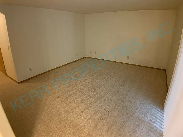 Spacious 2-Bed, 2-Bath Haven in Gresham - 1126 Sq Ft of Comfort! — Photo 3