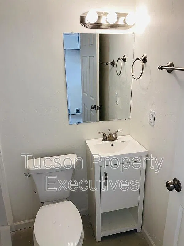 2 bed, 1.0 bath, 1000 sqft, $1,200 — Photo 2