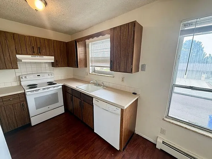 1840 E 17th St — Photo 12