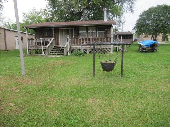 50 Lakeview Ln, Pointblank, TX 77364