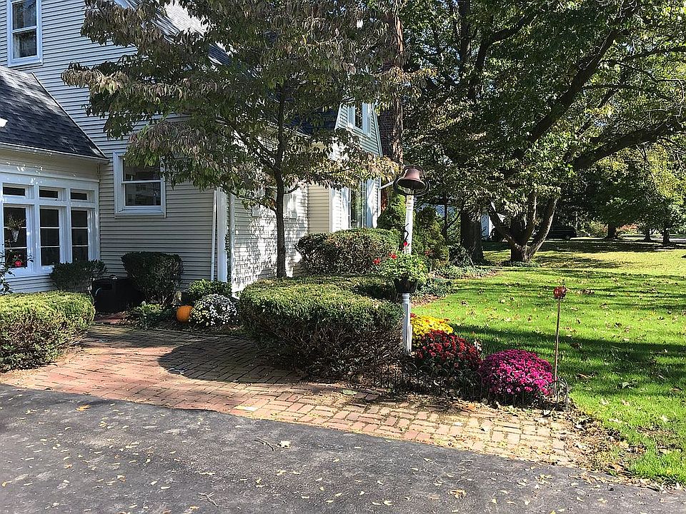2nd image of 136 Crescent Rd