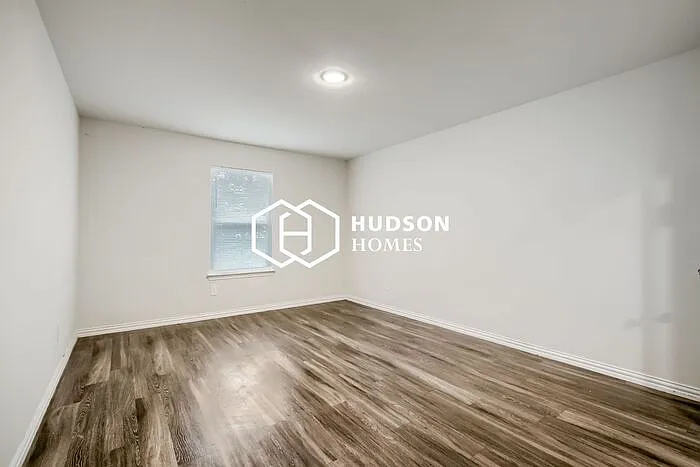 312 Bounding Main St — Photo 9