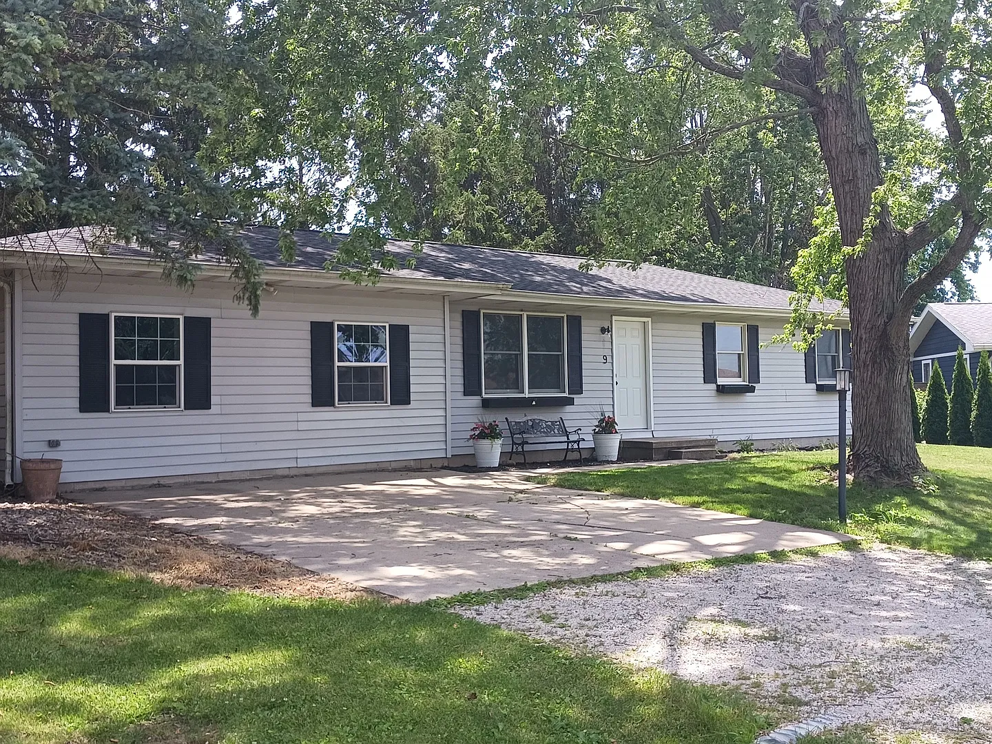 9 Southview Dr photo 1