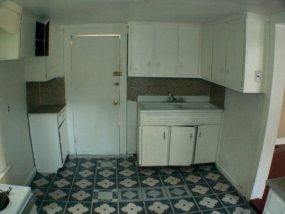 4th image of 1205 Washington St