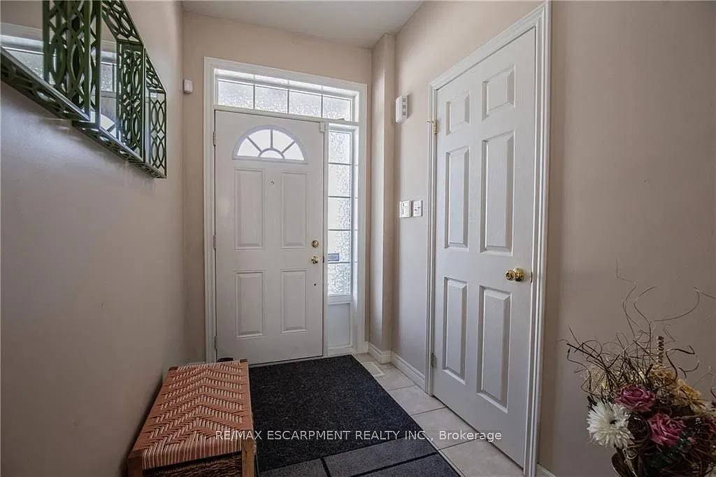 3 bed, $3,600 — Photo 2