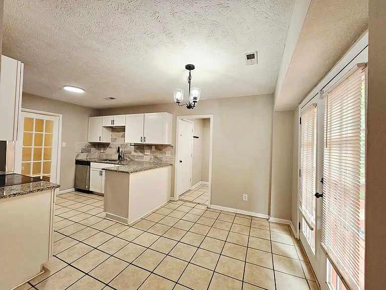 7490 Beverly Dr — Photo 10