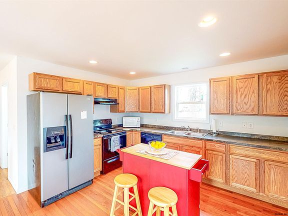 2nd image of 81 Peck Ave