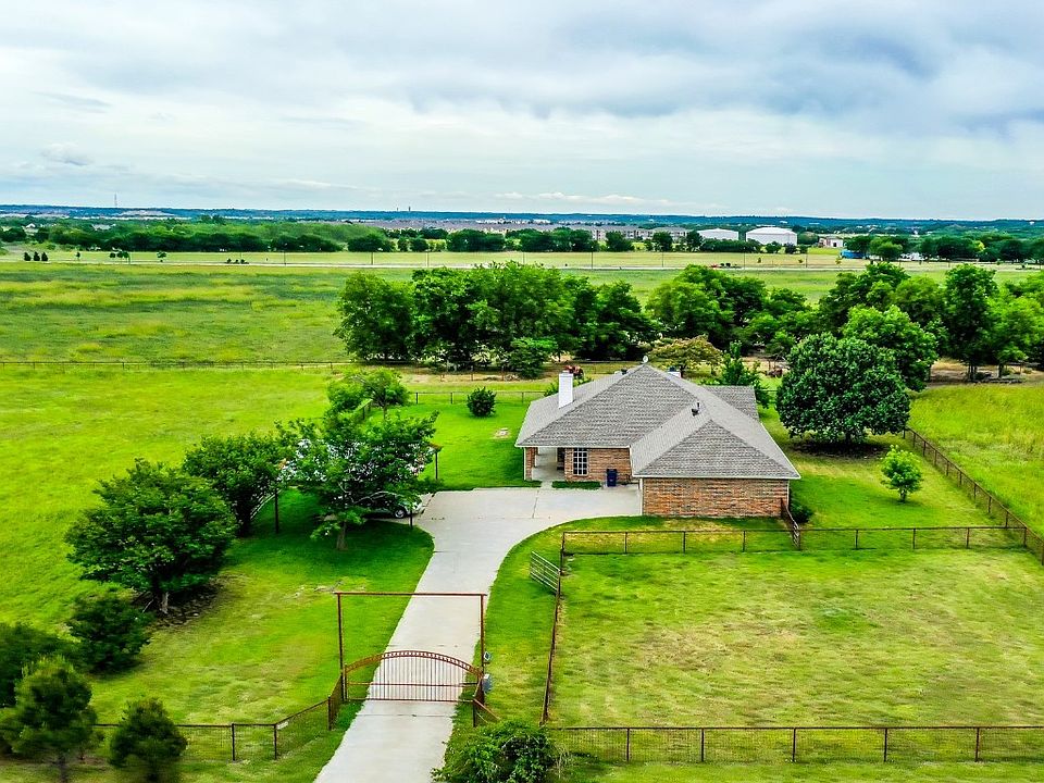 2624 SW Hulen St, Burleson, TX 76028 MLS 20395281 Zillow