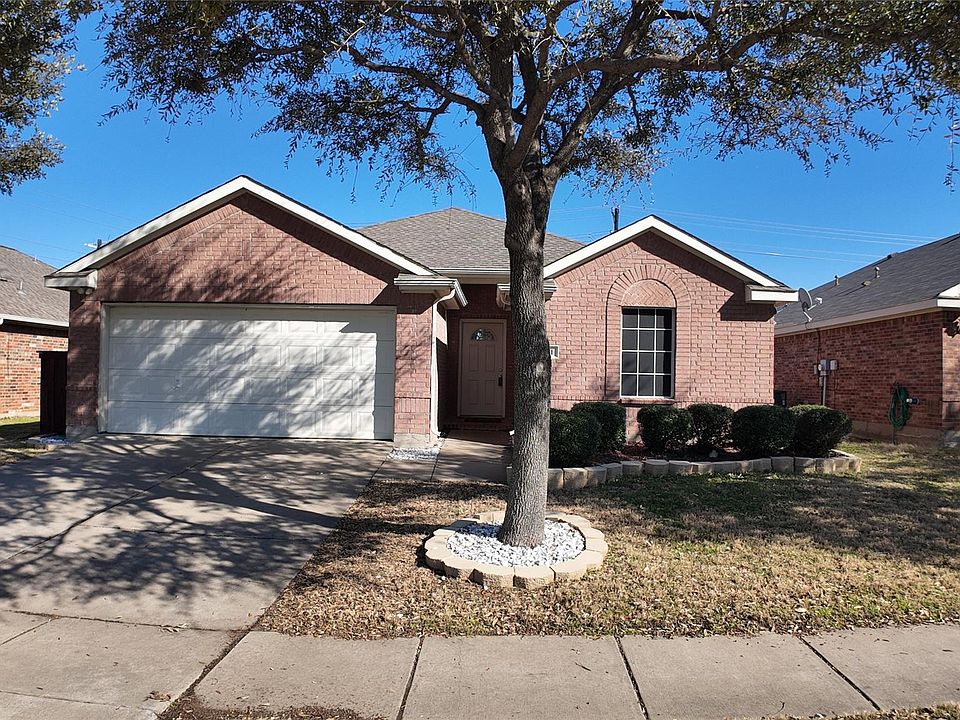 1st image of 901 Lone Pine Dr