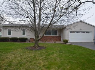 575 Shorecliff Dr, Rochester, NY 14612