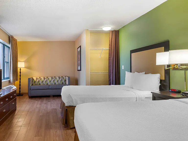 Studio Suite - 2 Full Beds