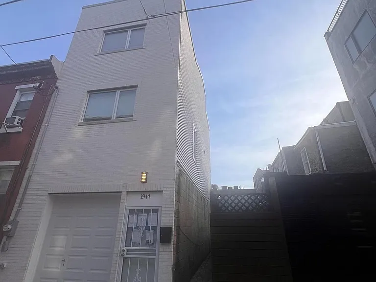 1944 Wilder St — Photo 25