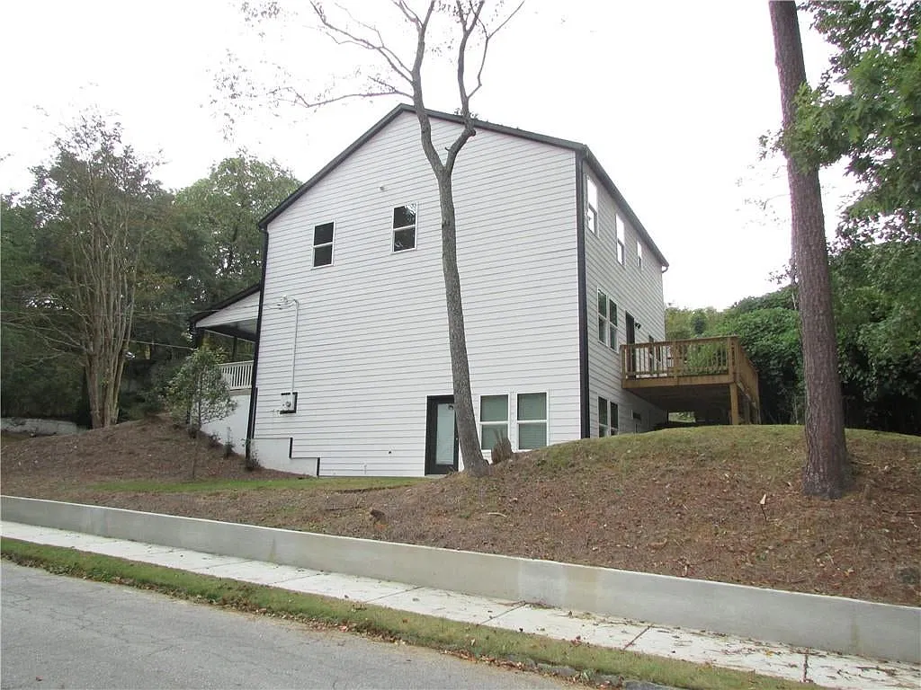 4 bed, 2.5 bath, 1887 sqft, $3,000 — Photo 3