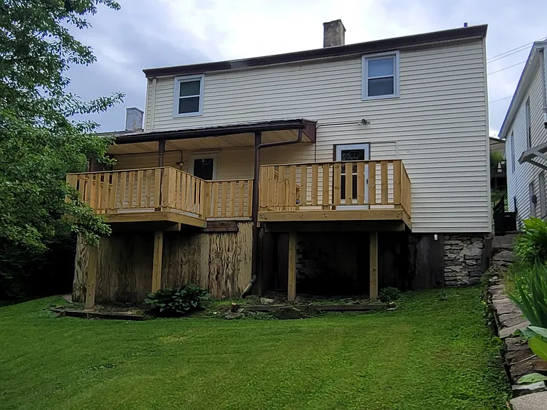 816 Montague Roadu1 Right Side — Photo 16