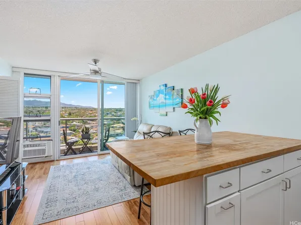 94-979 Kauolu Pl APT 1110, Waipahu, HI 96797