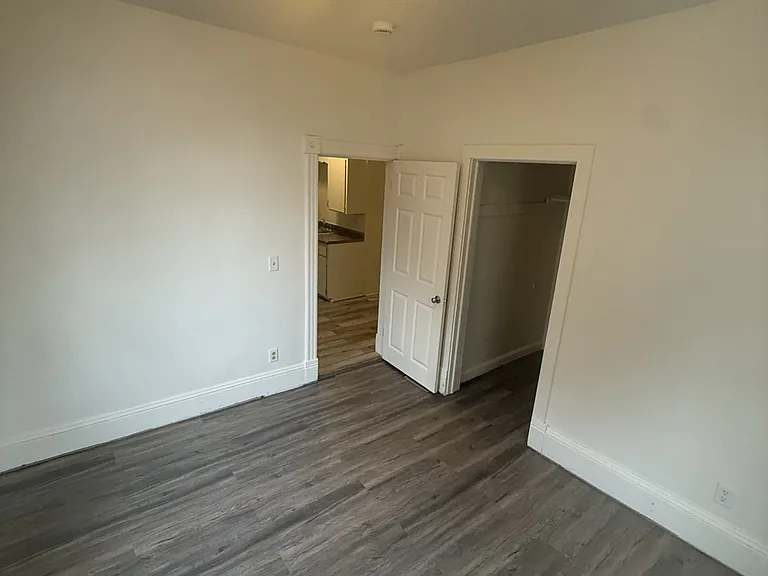 973 Payne Ave — Photo 4