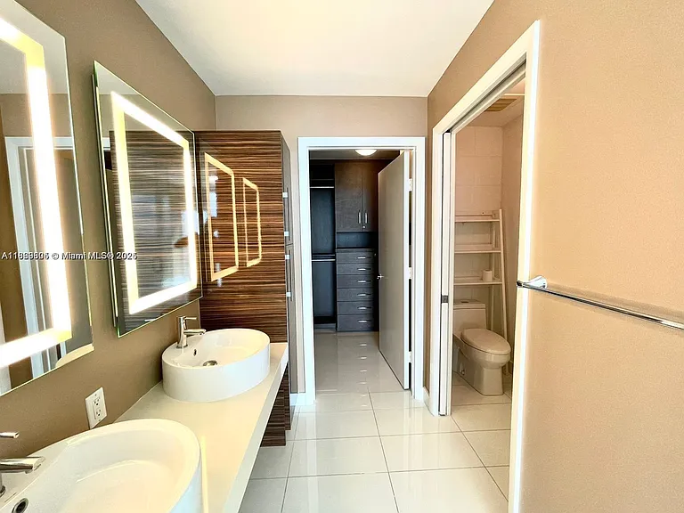 2020 N Bayshore Dr — Photo 5