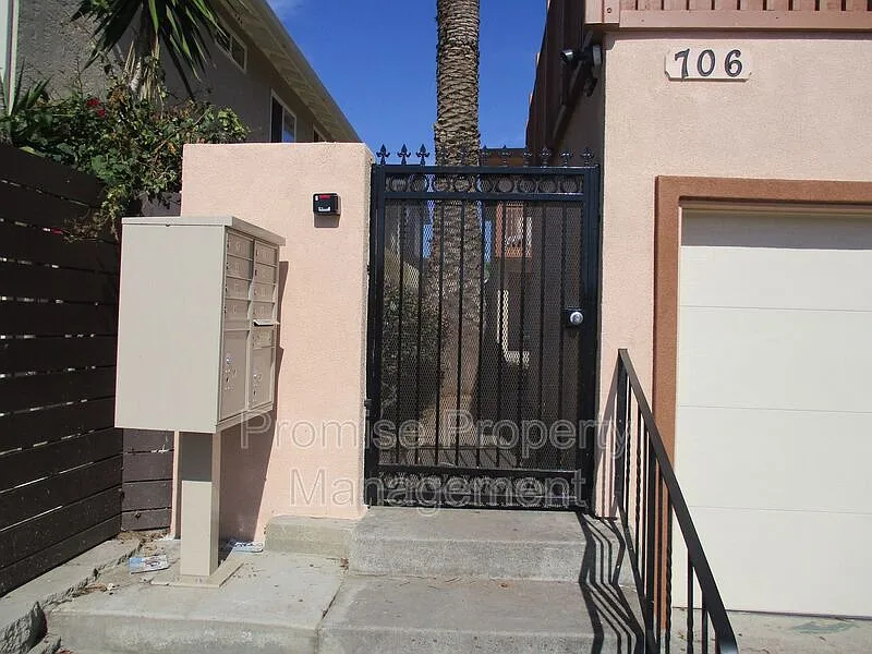 1 bed, 1.0 bath, 850 sqft, $2,300 — Photo 2