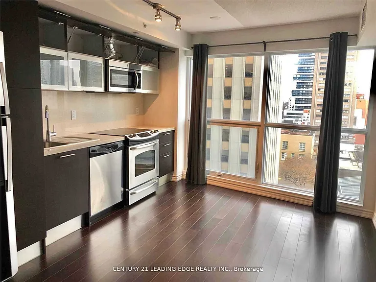 386 Yonge St #706 — Photo 4
