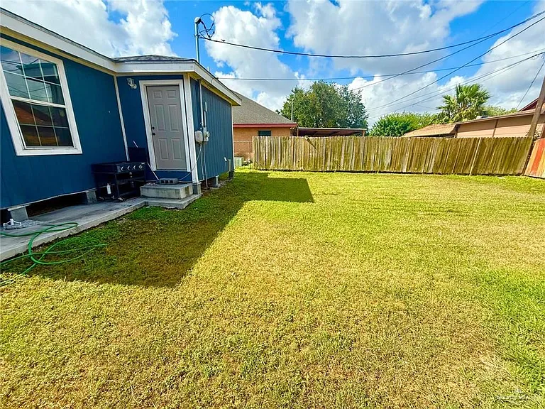 909 El Campo Dr — Photo 9