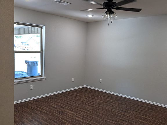 3rd image of 105 Ohio Ave #101