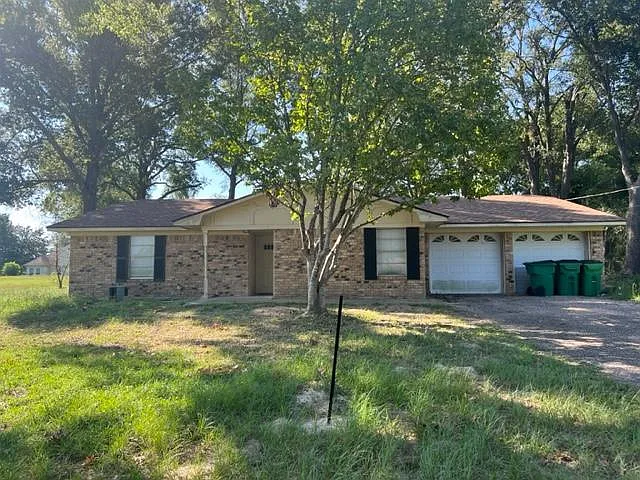 4 Lloyd St