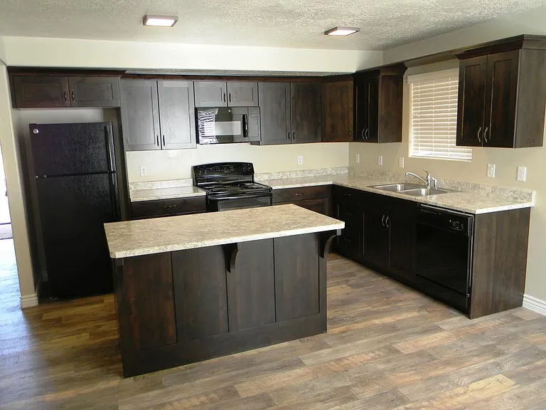 1656 W Harding Ave — Photo 2